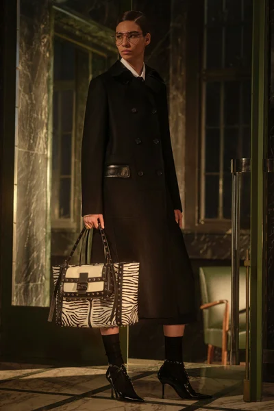 Look 10